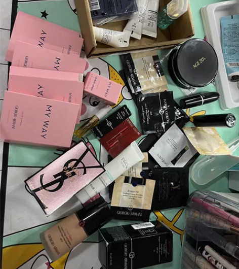 全部闲置，不正可退粉底全新。 感兴趣的话点...