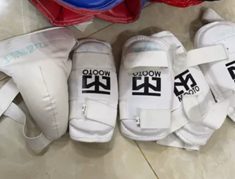 转跆拳道护具，齐全，有收纳袋。 感兴趣的话...