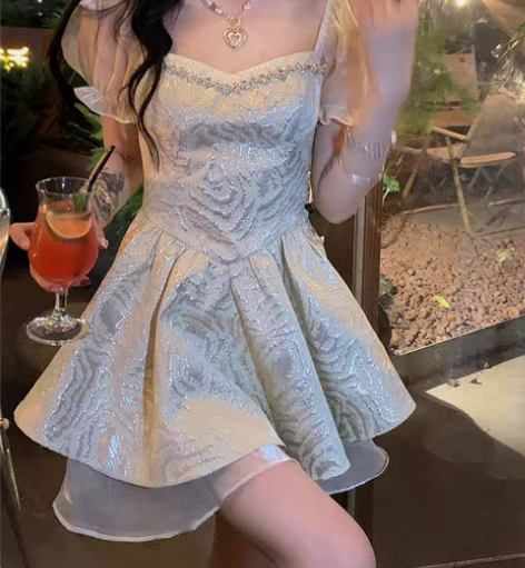 七月天晴泡泡袖连衣裙女夏高级感收腰提花法式...