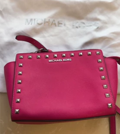 mk小号饺子包,玫红色。当时结婚用来装红包...