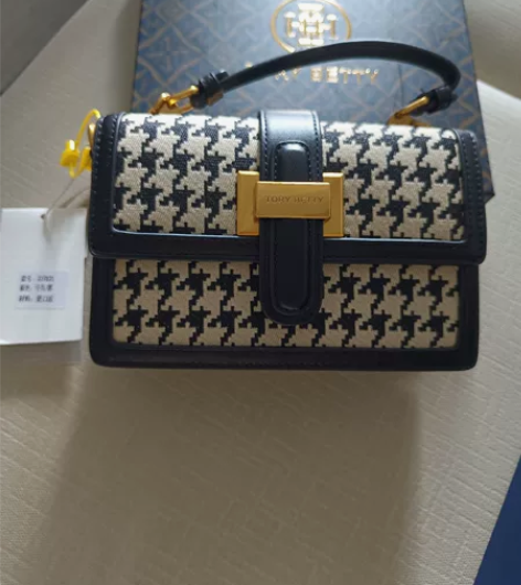 格子小香风单肩手提包 质感很好，没有背过，...