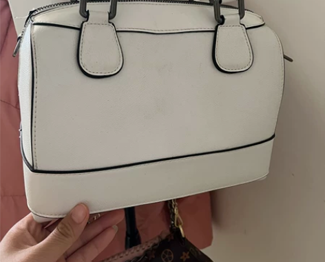 手提包全新 实体店入 不退不换 感兴趣的话...