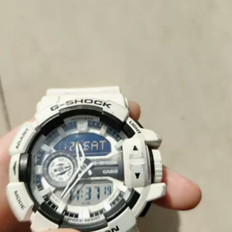 卡西欧星球大战联名白武士，线下专卖店800...