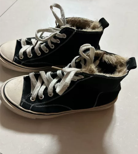 加绒帆布鞋,内里加绒的,边上毛毛是兔毛的,...