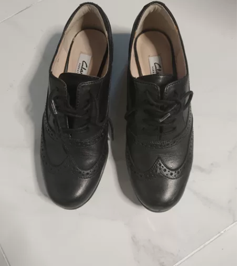 Clarks 经典黑色布洛克  35码 新...