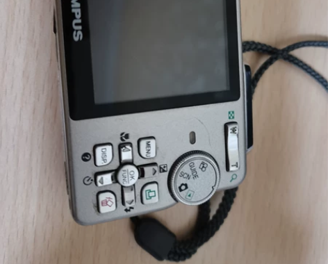 日本奥林巴斯U750相机，年头太长充电器丢...