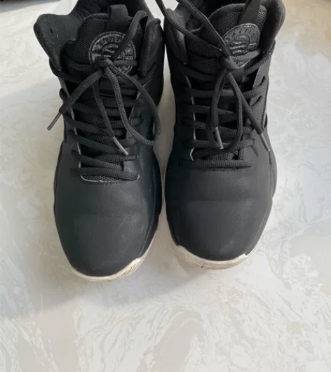 乔丹男鞋冬季加绒，42码，没穿几次， 10...