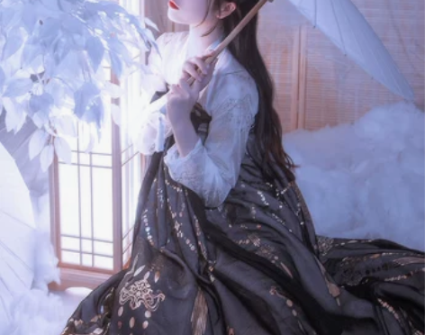 艺缕 民族装舞台装 感兴趣的话点“我想要”...