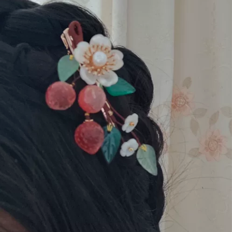 蝶贝玛瑙琉璃发梳 感兴趣的话点“我想要”和...