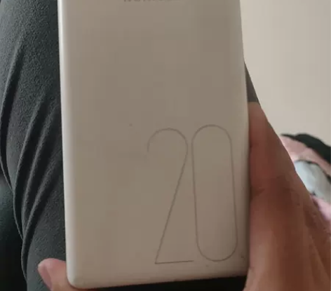 罗马仕充电宝20000毫安，给手机充电能充...