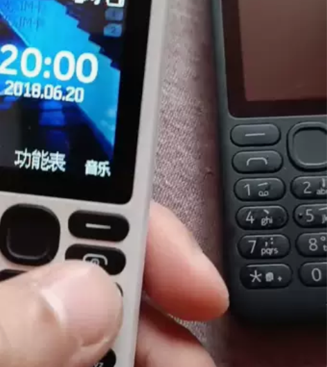 两台诺基亚手机，几乎全新，没用过，买成15...