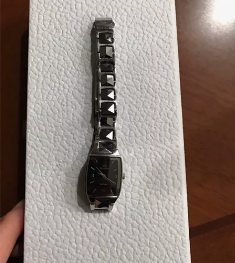 天王手表，刚换新电池100元。 感兴趣的话...