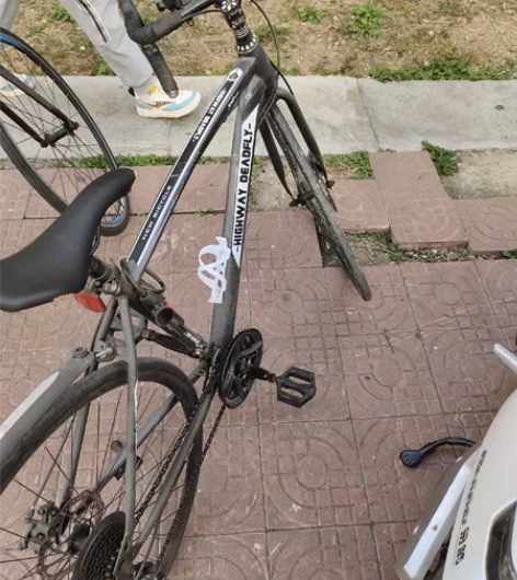 死飞变速自行车，变速器有点问题，修一下就行...