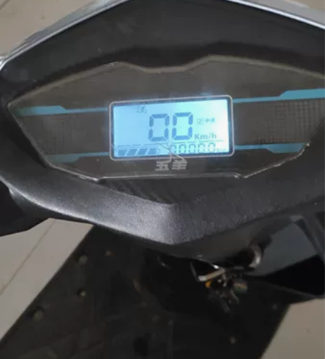 个人一手转让二手五羊电动车72v，电瓶去年...