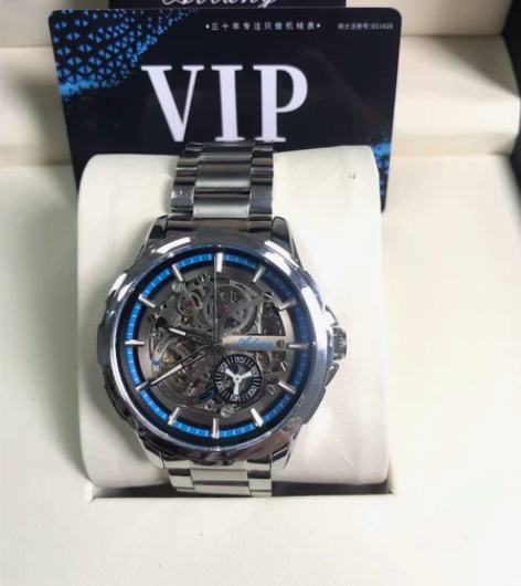 全新男士腕表手表，一次都没戴过，想要的私信...