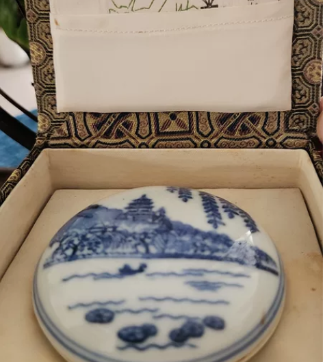 日本回流，一得阁，青花印泥，品相如图。 感...