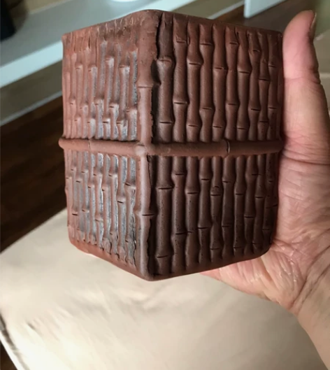 紫砂竹节棱型笔筒。建国初期吴云山制作 有懂...