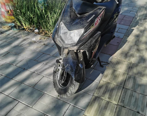 银钢125踏板摩托车，别拿杂牌车比，国产最...