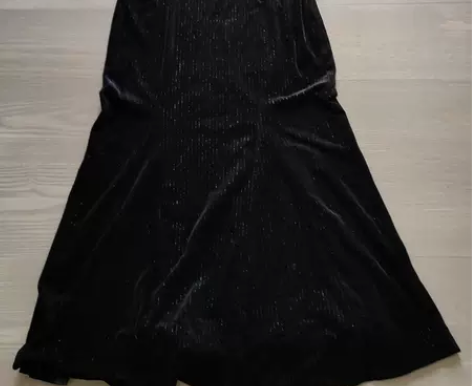 全新130大长款韩国绒鱼尾裙,M尺码,领口...