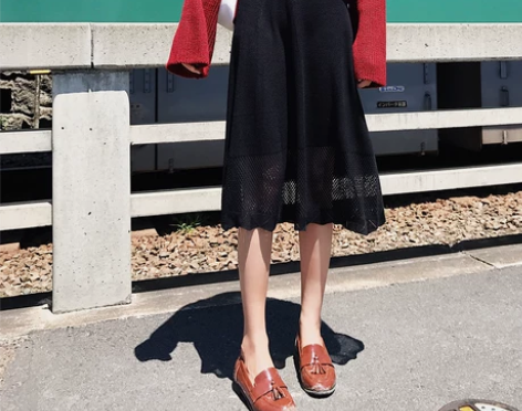 ?全新一回没穿过，中裙，针织的黑色百搭，松...