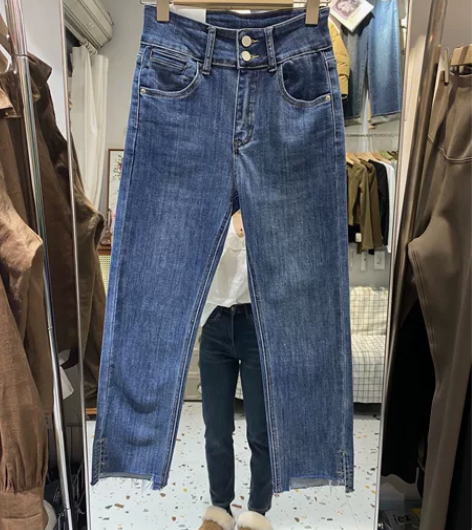 服装店清仓，高腰蓝色烟管裤，这两年流行的款...