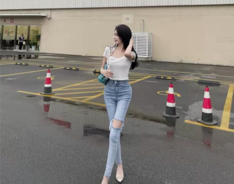 【高街挚爱】超弹牛仔棉水洗蓝破洞紧身牛仔裤...