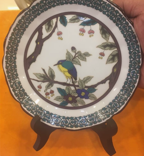 一只九谷烧赏盘。原盒原包装。全新无瑕疵。手...