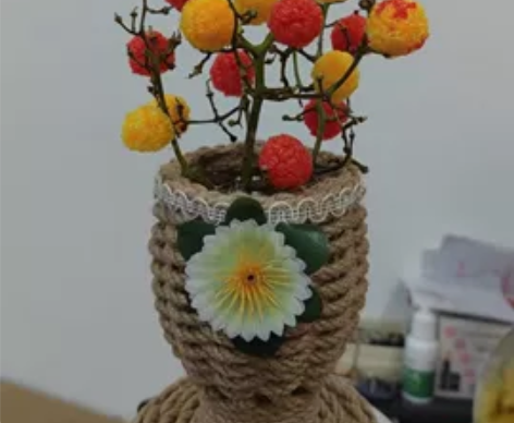 自己做的手工艺品,花篮+饰品 感兴趣的话点...