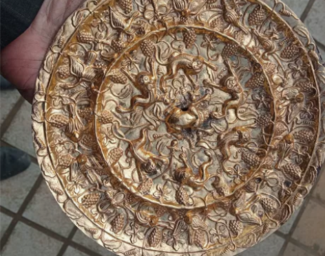 银鎏金镜壳，直径21厘米，头版头模，工艺一...