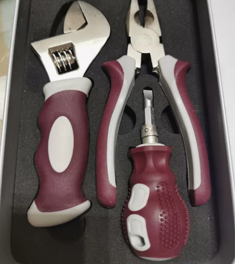 买家电，送的西门子工具箱三件套，质感很厚实...