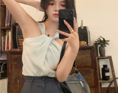 设计感挂脖背心吊带女春装2022新款法式甜...
