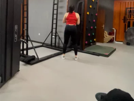 ochirly欧时力夏装字母印花棉质针织打...