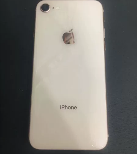 苹果8    64G美版，轻微磕碰换的新电...