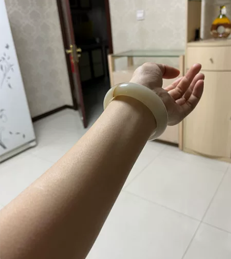 佘白飘草花飘金线 圈口60，无抠无裂，内有...