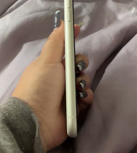 苹果11 女生自用，128g。因更换手机替...
