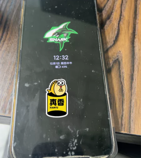 黑鲨手机3 5G手机 8+128 一直带壳...