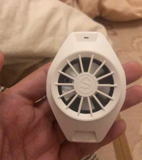黑鲨背夹手机散热背夹 落灰了 带壳 感兴趣...
