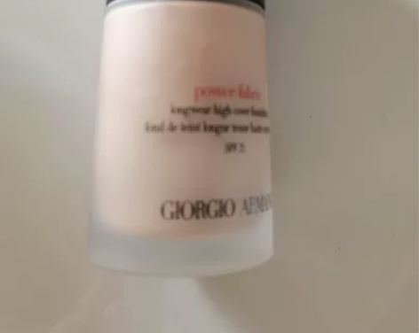 阿玛尼权利粉底，3.5号色，最适合亚洲人肤...