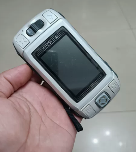遇到一个手机里的怪物，夏普Sidekick...