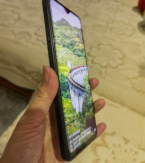 私人闲置海信手机 128G 急卖 感兴趣的...