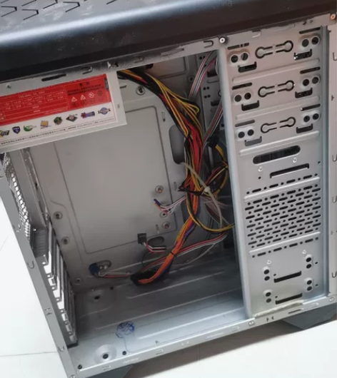 闲置机箱带300w电源 同城自提 感兴趣的...