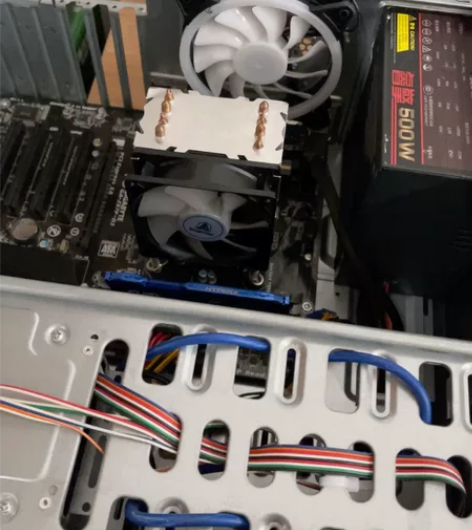 出技嘉Z87P-D3主板，因拆机械硬盘，拆...