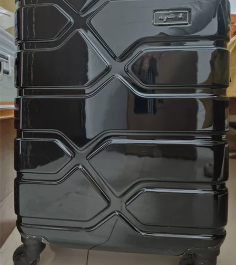 黑色的是agnes b.时尚拉杆箱9.9新...