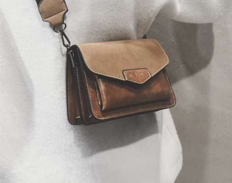 网红磨砂小包包女2022新款潮质感斜挎包时...