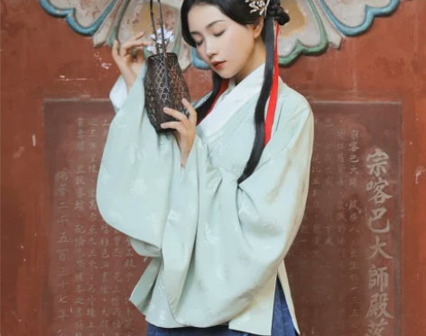 兰若庭 汉服 如意松鼠交领短袄 豆绿l码就...