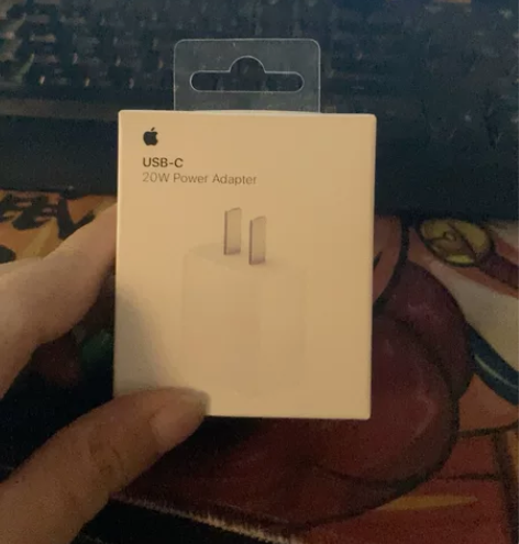 原装，20w苹果充电器，买来就用了2个多礼...