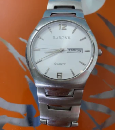 出雷诺手表82288M，能走时但日期和星期...