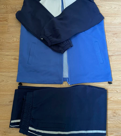 高中校服全新全新全新！！！！ 50块钱一套...