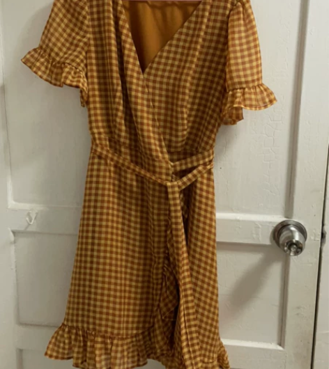 乐町正品女装夏季格纹荷叶边连衣裙复古包裹式...