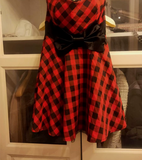 蓬蓬裙，抹胸裙，连衣裙，短裙，纱裙。蛋糕裙...